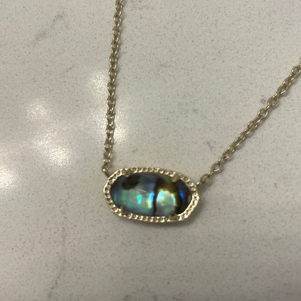 Kendra Scott necklace